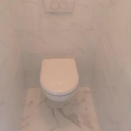 泊松3号公寓 *